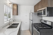 1BR, 1BA - 511SF - Kitchen - 6565 Segovia Rd