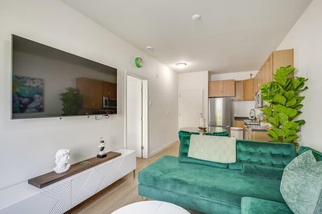 Photo - 2658-72 Broadway Unit ID1307919P