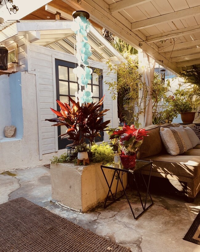 Photo - 1058 W 6th St