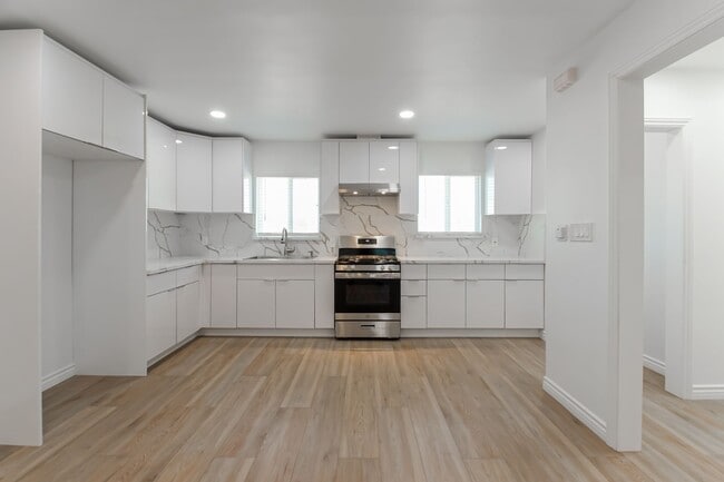 Building Photo - 16730-16730 Crenshaw Blvd Unit 16730