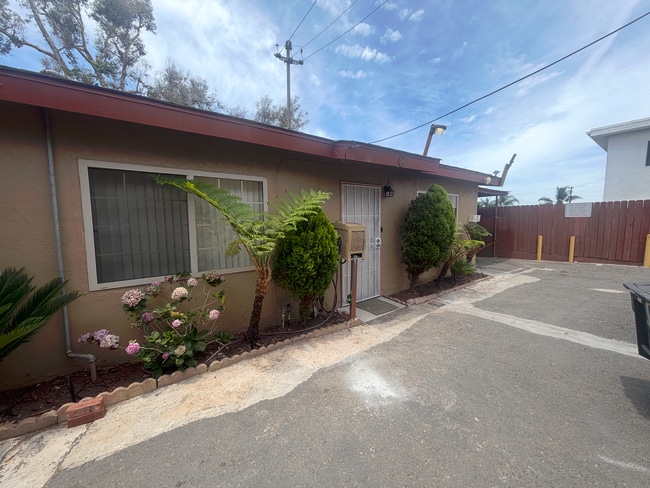 Building Photo - 44 Oaklawn Ave