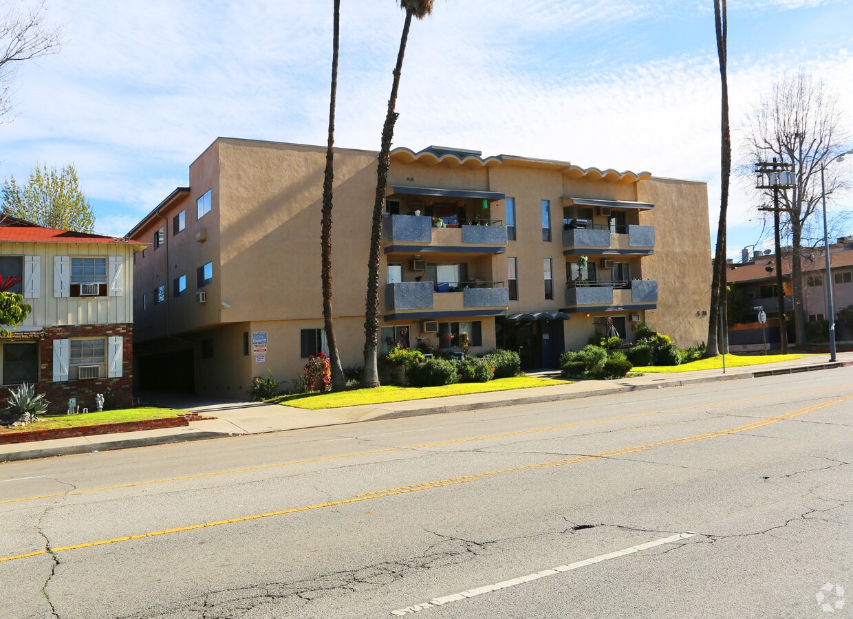 Photo - 5738 Whitsett Ave