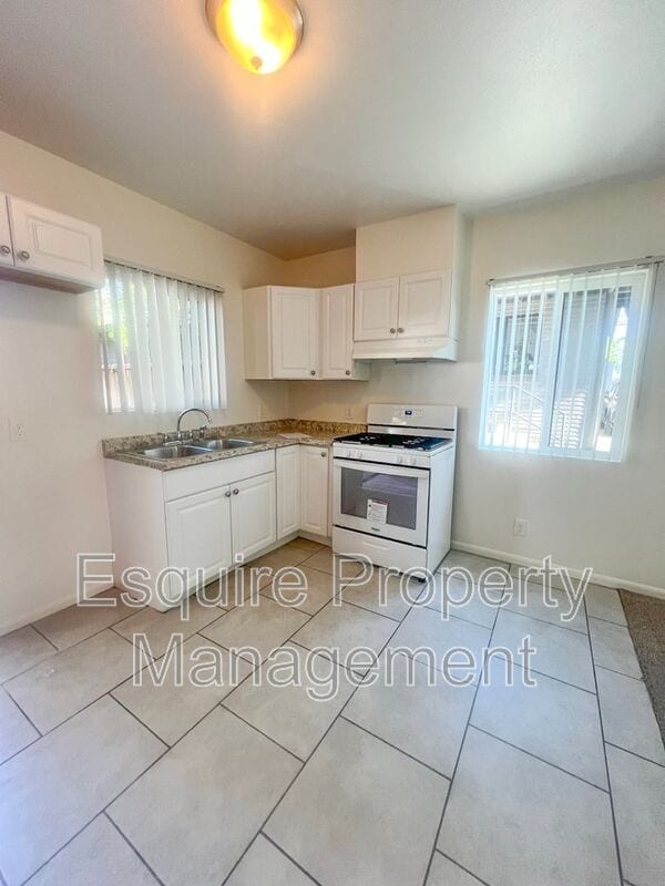 Photo - 319 HILL Unit #A