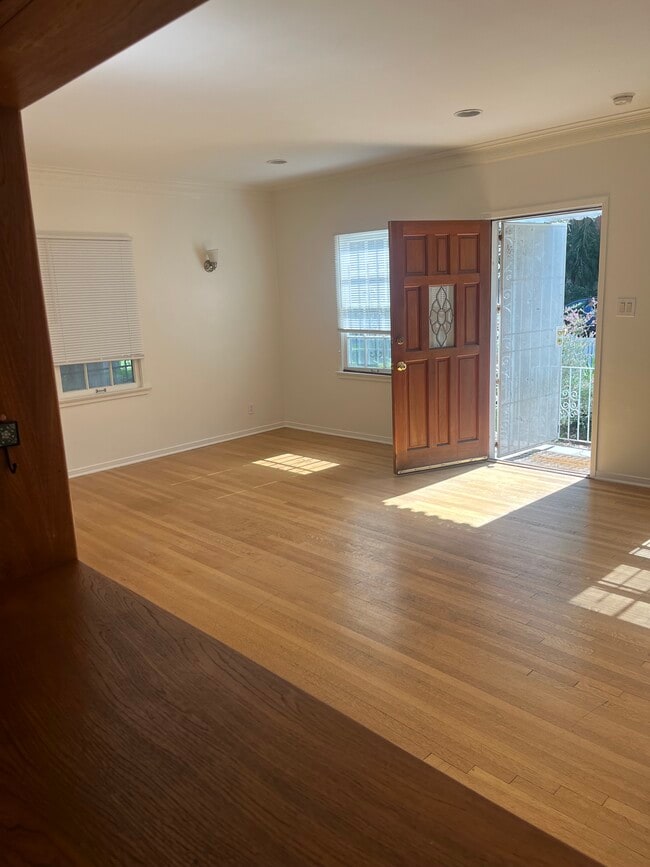 Photo - 231 S Poinsettia Pl Unit 231