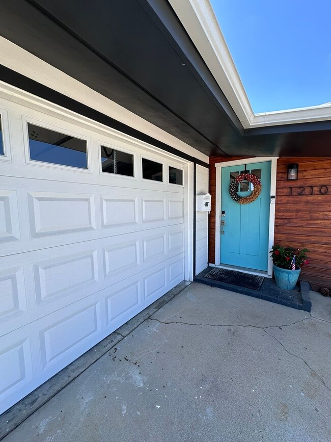 Photo - Open Floor Plan in this Stunning 3 bedroom 2 bath home in Imperial Beach!
