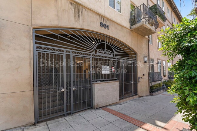 Photo - 801 W Hawthorn St Unit 304