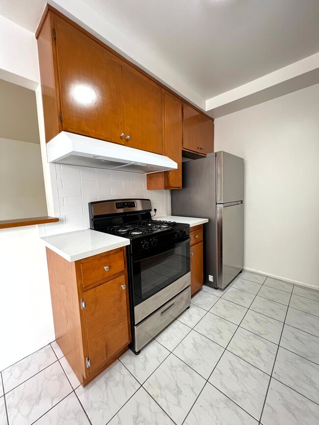 Photo - 1322 Amherst Ave Unit 8