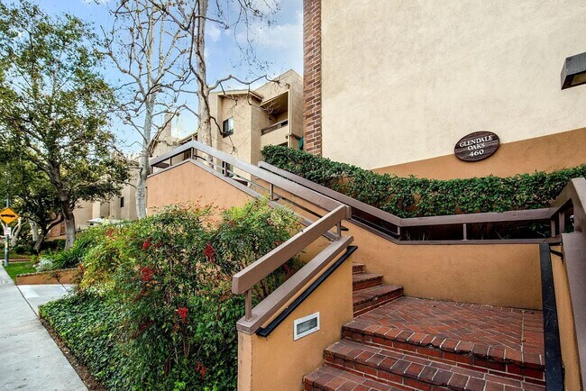 Photo - 2 Bedroom/ 2 Bath Condo In The Heart of Gl... Unit 203