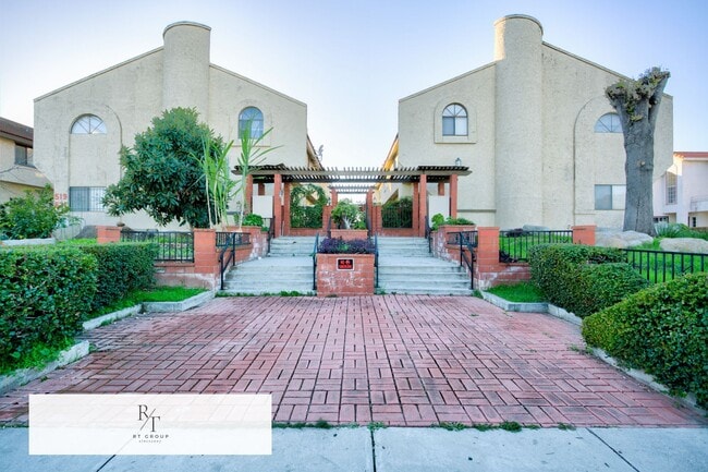 Photo - Fully Remodeled | Spacious & Bright Townhome