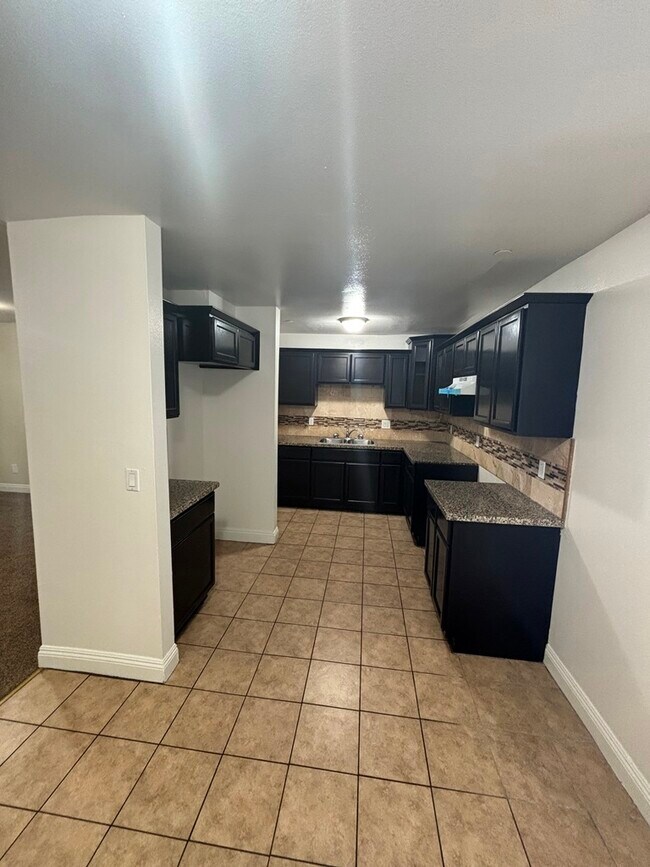 Photo - 836 W 76th St