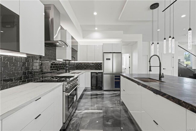 Photo - 15209 Cohasset St