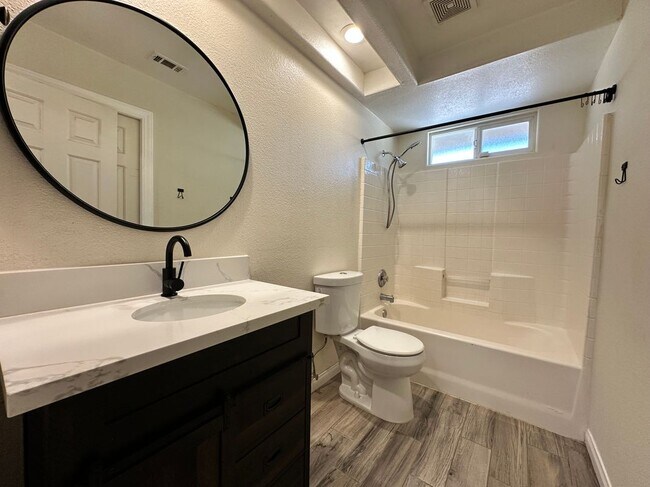 Photo - 16716 Kayuga St