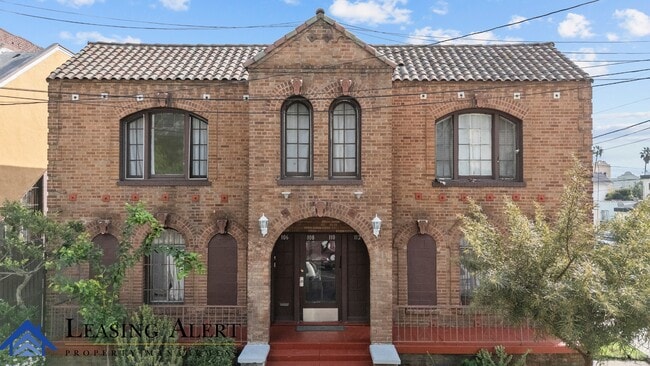 Building Photo - 108 S Cummings St