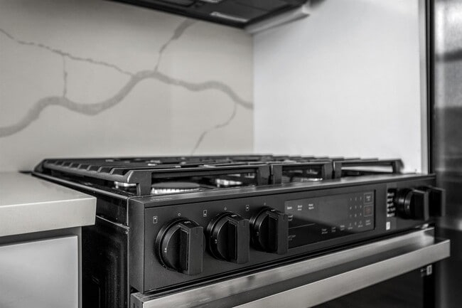 Photo - 4701 Saturn St, 1/2