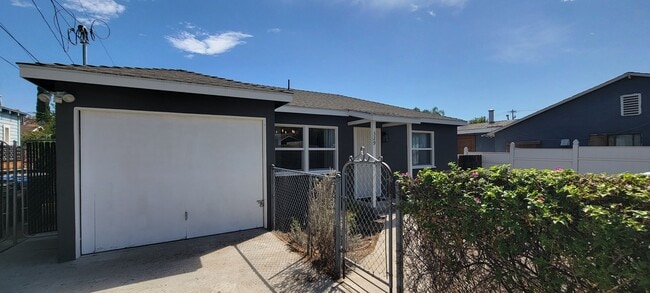 Building Photo - 329 W Walnut Ave Rental
