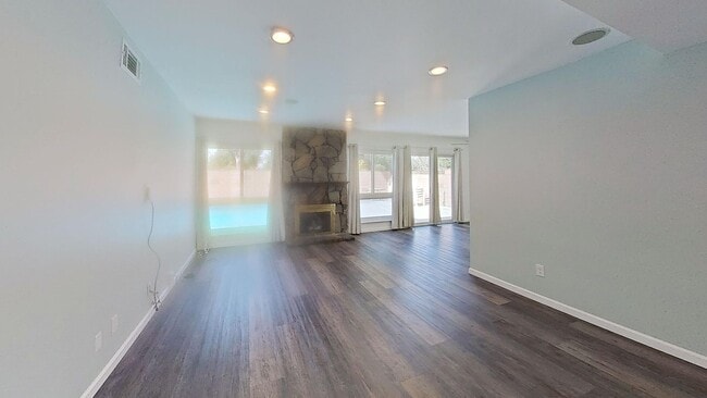 Photo - Beautiful 3/bedroom home in Canyon Country !