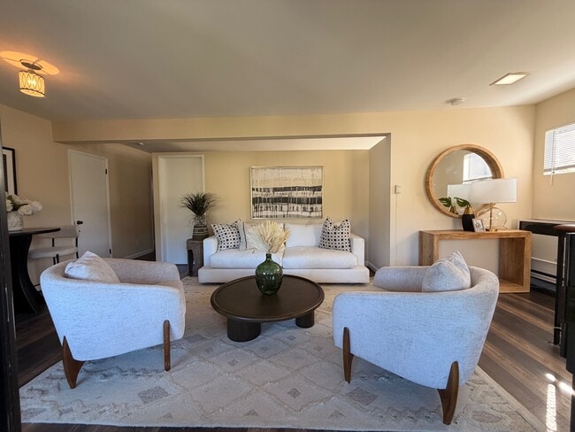 Building Photo - 1826 Silver Lake Blvd Unit B