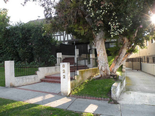 Photo - 822 Victor Ave Townhome