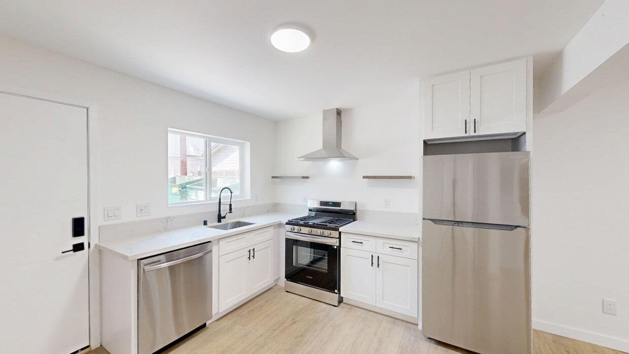 3D Tour - 521 E Live Oak Ave