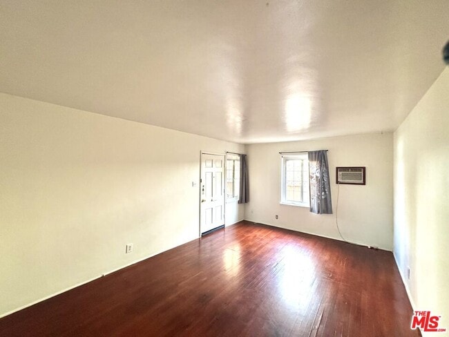 Photo - 11928 Magnolia Blvd Unit 1/4