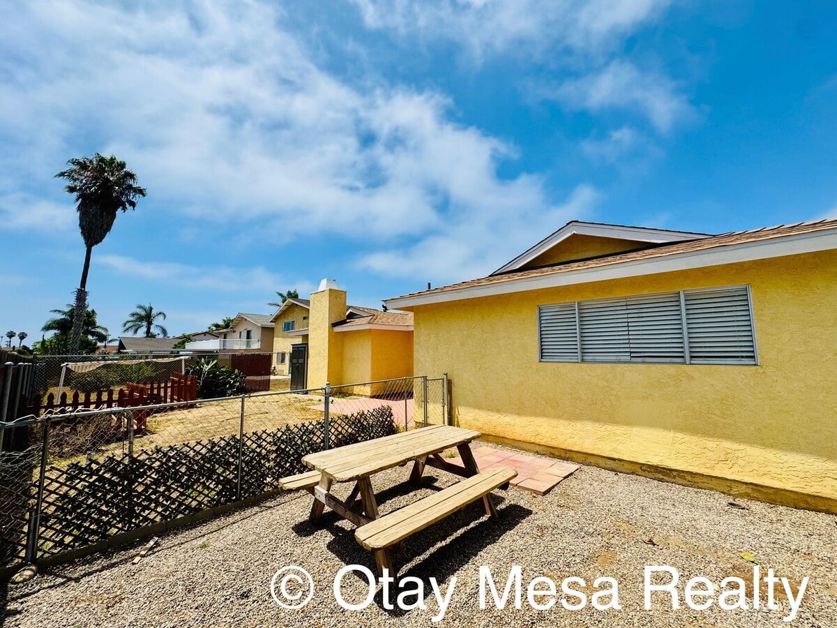 Photo - Spacious 3BR Home with Garden Beds & Pet-F...