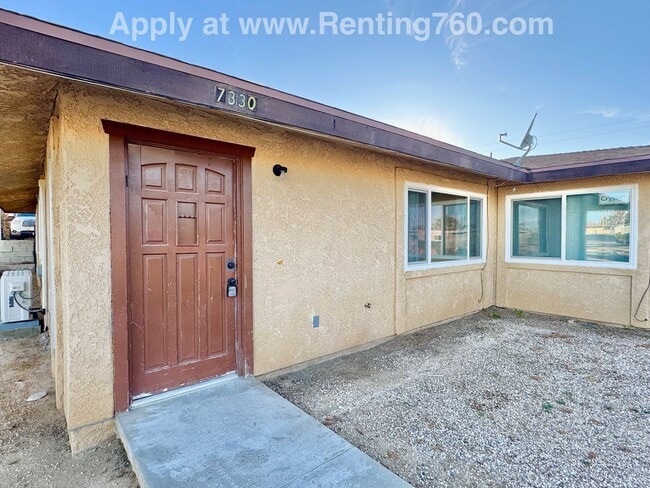 Building Photo - Newly Remodeled 2 Bed 1 Bath Near Downtown! Unit 7330 - 7330 Dumosa Ave