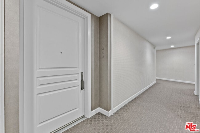 Photo - 809 S Bundy Dr Unit 202