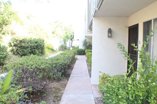Building Photo - Beautiful 2Bd/1.5Ba Condo w/Washer/Dryer, ...