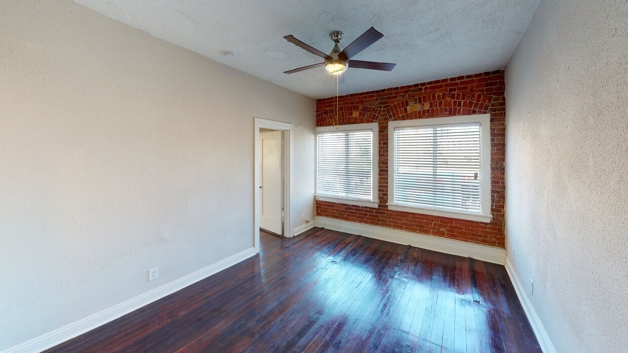 3D Tour - Leeward Apts...New York Style..Gorgeous Newly Remodeled!