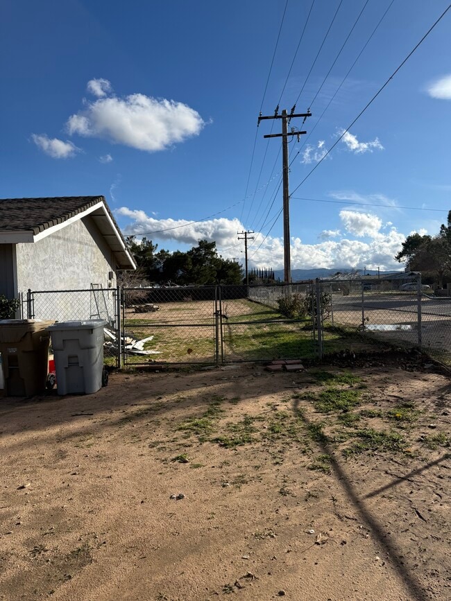 Photo - 17805 Bascom St