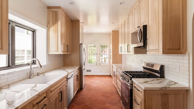 Photo - 1063 S Genesee Ave