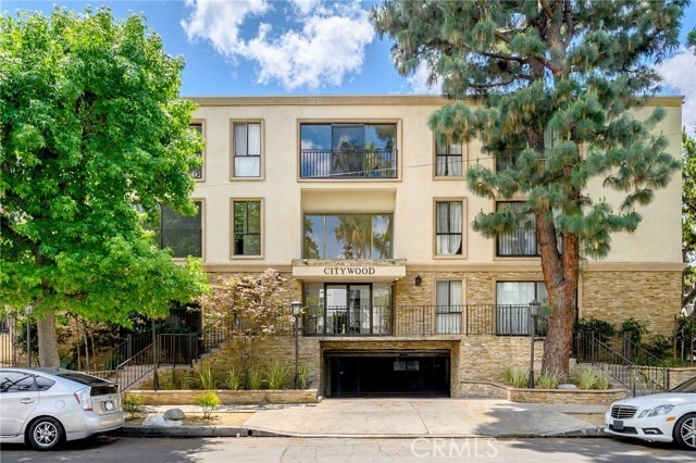 Building Photo - 15344 Weddington St Unit 202