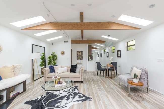 Building Photo - 13263 Venice Blvd