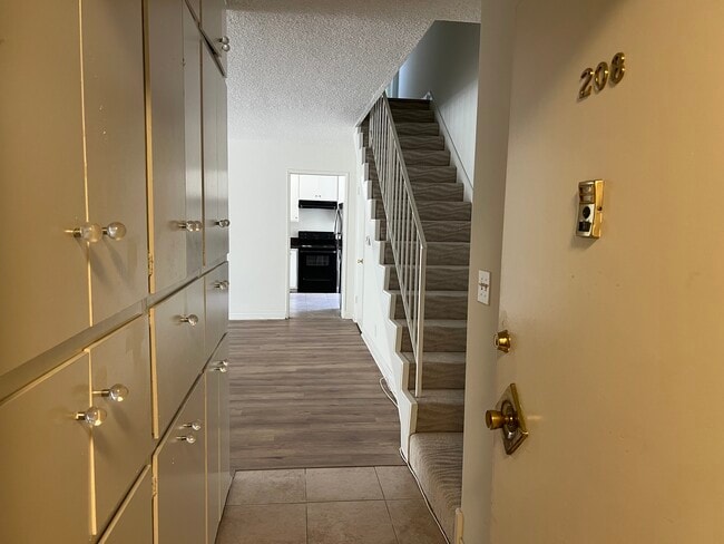 Building Photo - 321 S Willaman Dr Unit 208