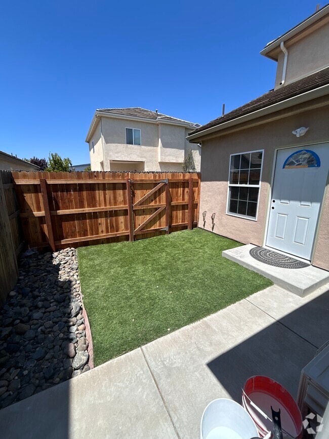 Building Photo - 1467 W Hartford Way Unit Private studio w yard Rental