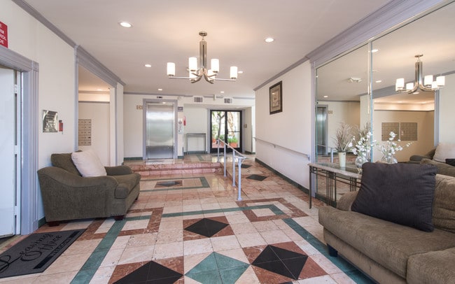 Photo - Tarzana Springs