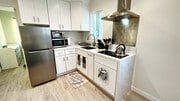 New appliances with new cookware - 10281 Courson Dr