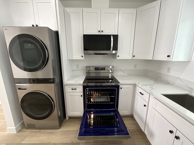 Photo - 5952 Balcom Ave