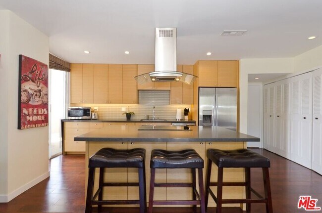 Photo - 7250 Franklin Ave Unit 901