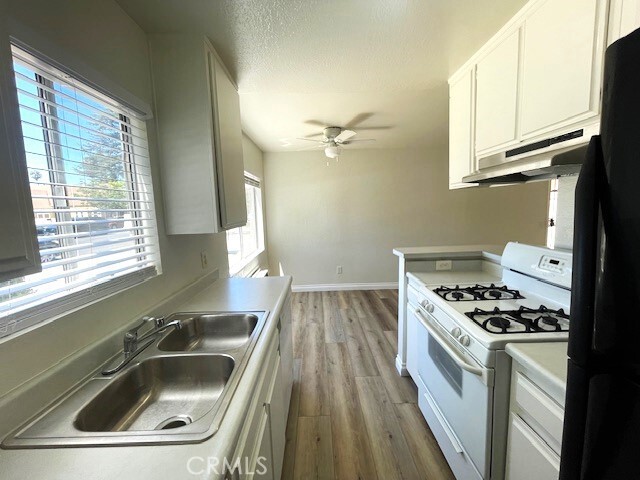 Photo - 14817 Sylvan St Unit 1