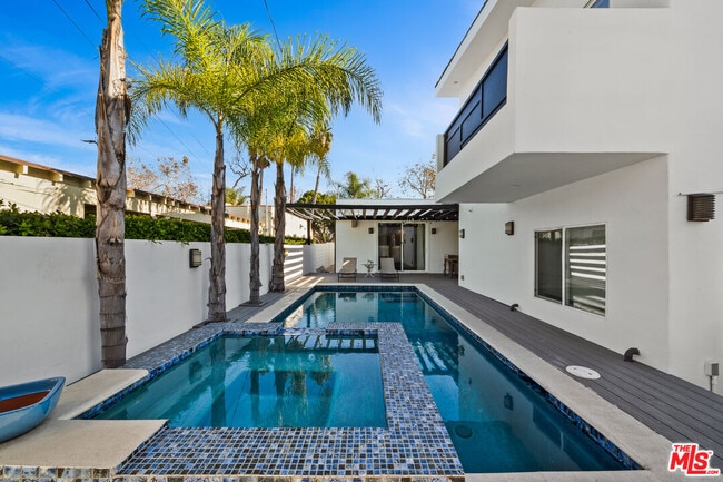 Photo - 355 S Sycamore Ave