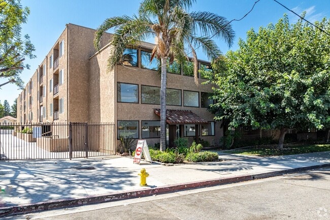 Photo - Welcome to Sherman West Apartments !!!