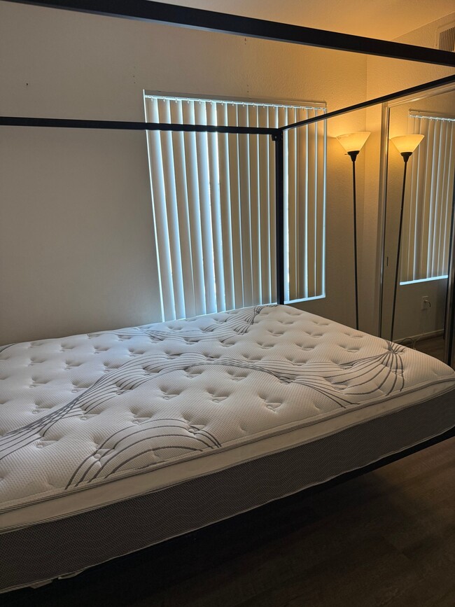 Photo - 1076 Oxford Ln