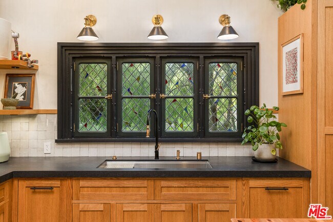 Photo - 4880 Queen Florence Ln