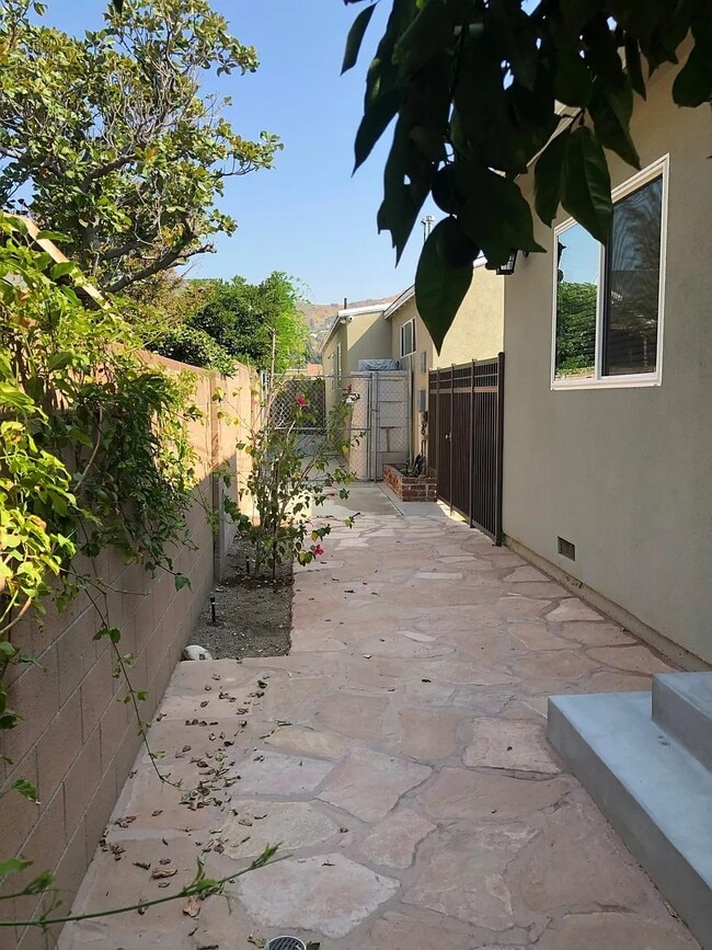 Photo - 9946 Lull St