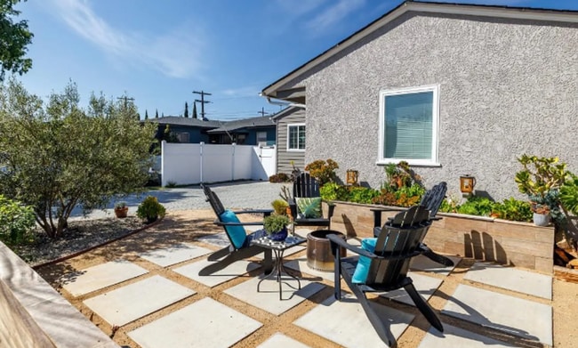 Photo - Beautiful 3 BEDROOM 2 BATH in Hawthorne with Garage. 1/2 off the 1st month of rent on OAC.