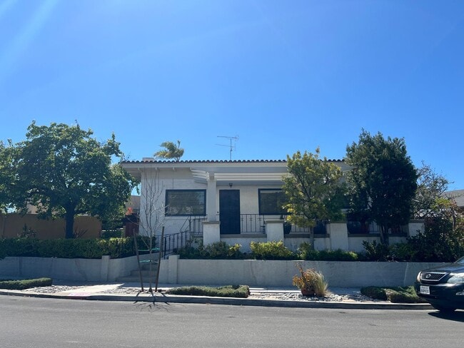 Building Photo - Beautiful Mission Hills Historical Home