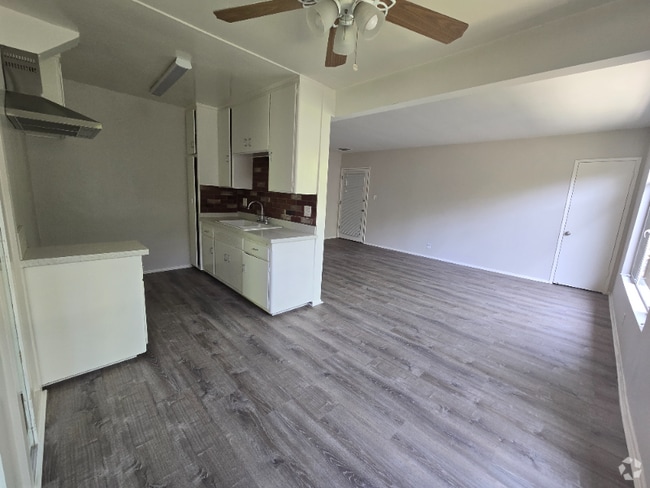 Building Photo - 13531 Wyandotte St Rental