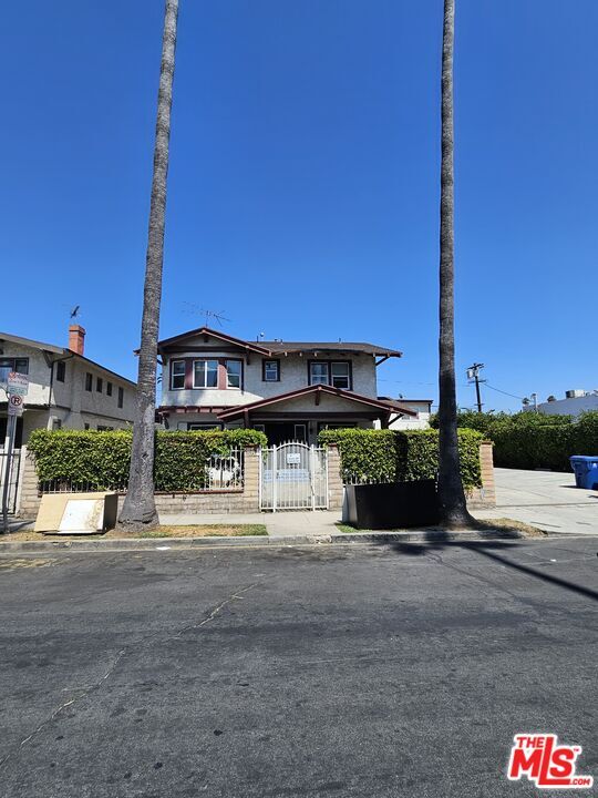 Building Photo - 1822 S Oxford Ave