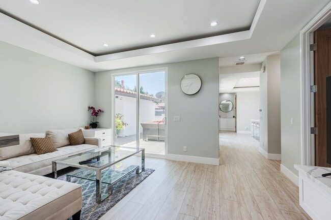 Photo - 10068 Russell Ave